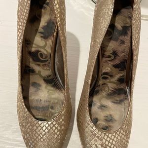 Sam Edelman size 9 4” heel gold color